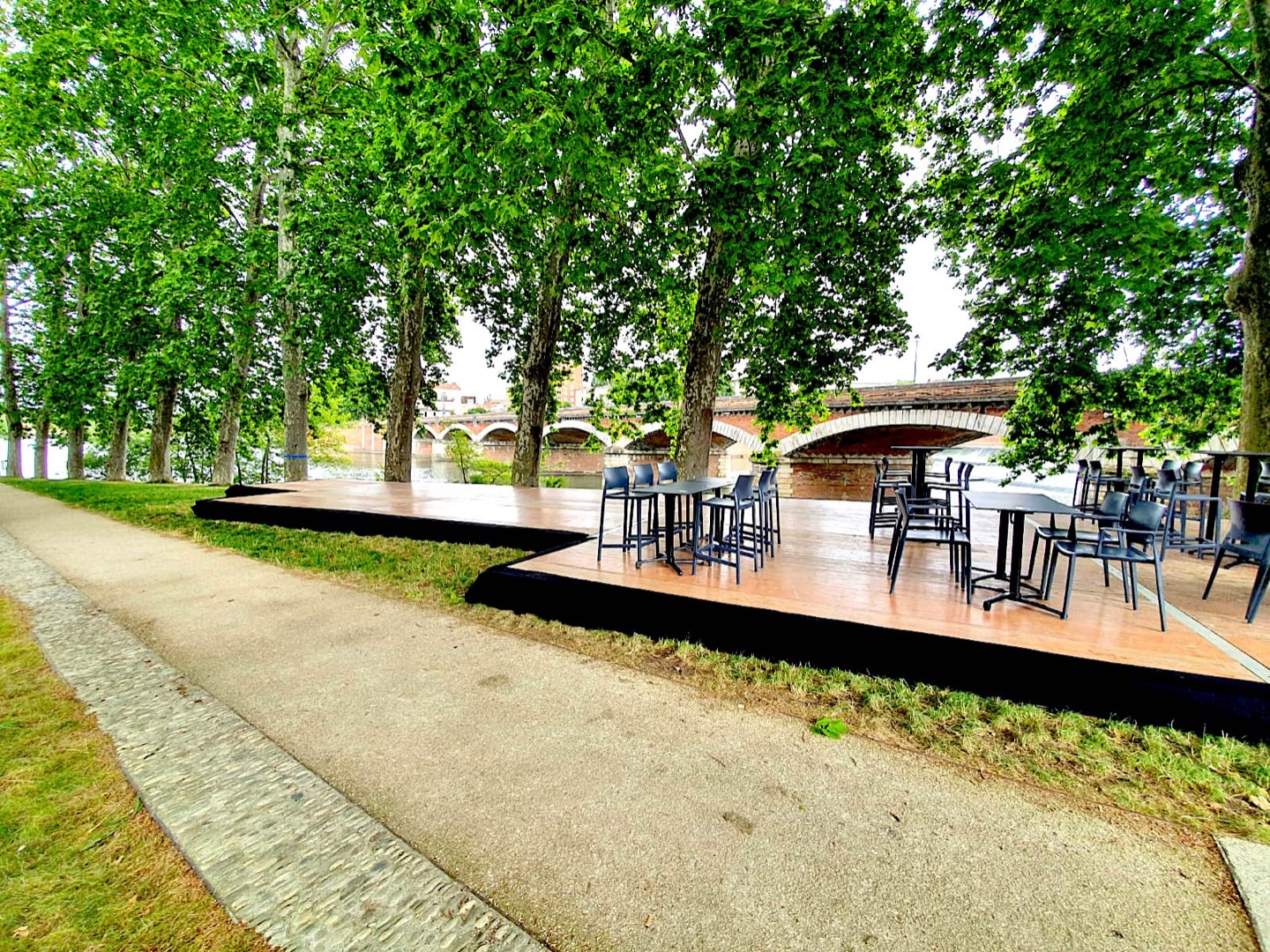 plancher-agrandissement-terrasse-restaurant-toulouse_1